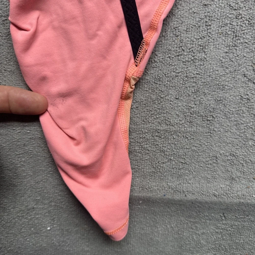 Lululemon Pink Crop Leggings‎ Women's 4 Contrast Trim Yoga Gym Athleisure